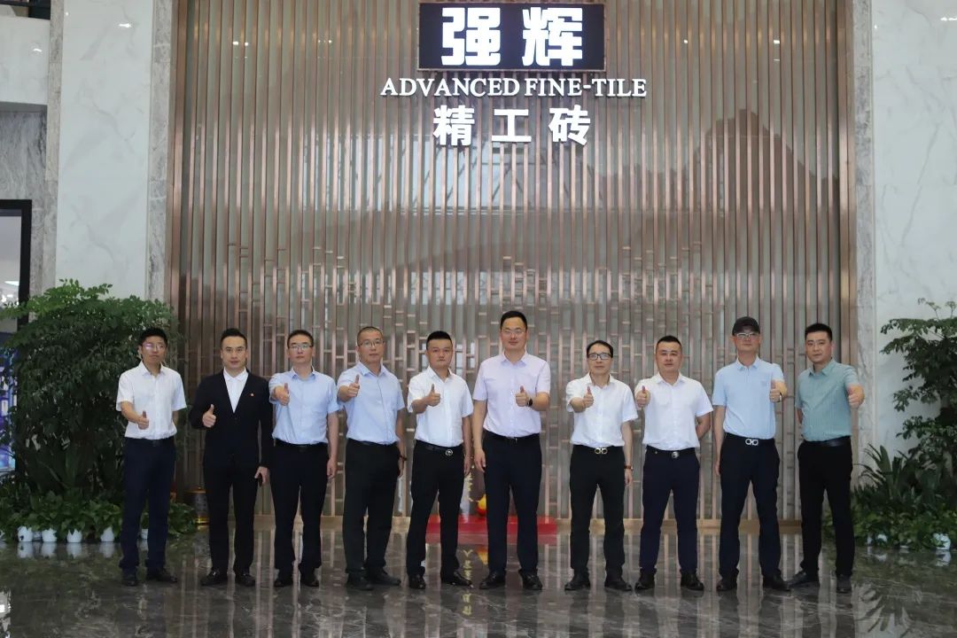 強輝新品質感大師又出圈?華美立家團隊參觀強輝總部展廳!